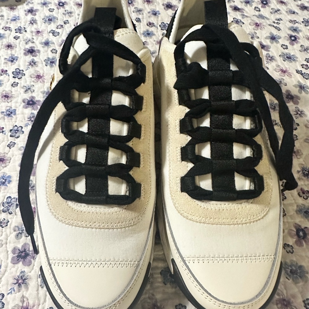 Velvet Calfskin & Mixed Fibers
Ivory